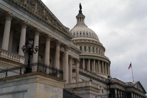 Foto de archivo que muestra la fachada del Capitolio de Estados Unidos en Washington, DC, EE.UU