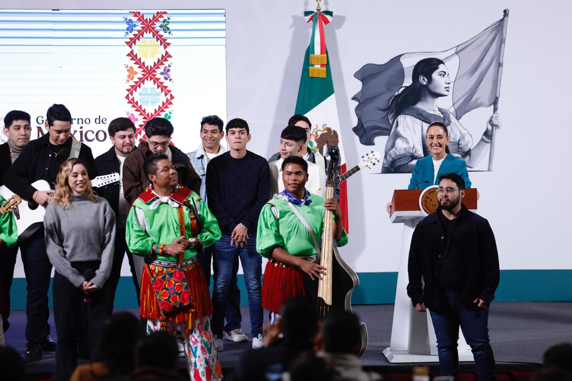 La presidenta de México, Claudia Sheinbaum, asiste a una rueda de prensa este miércoles