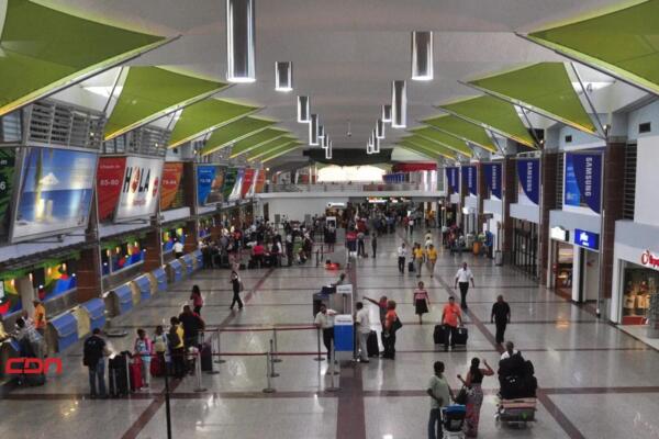 Flujo de pasajeros en el AILA se mantiene regular. (Foto fuente, externa)