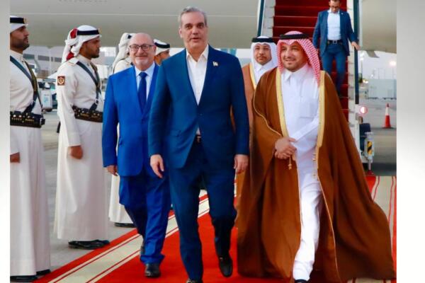 Luis Abinader, llegó este viernes al Aeropuerto Internacional Hamad en Doha, Qatar, para participar en la inauguración del Foro Mundial de Doha. (foto, fuente externa)