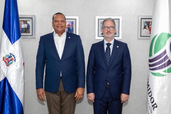 Pro Consumidor y AIRD anuncian plan de trabajo para abordar tema botellones de agua.(foto, fuente externa)
