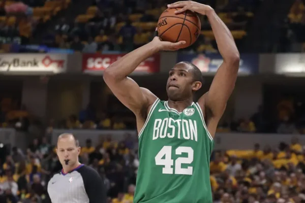 Al Horford no pudo ayudar a Boston a vencer a Filadelfia