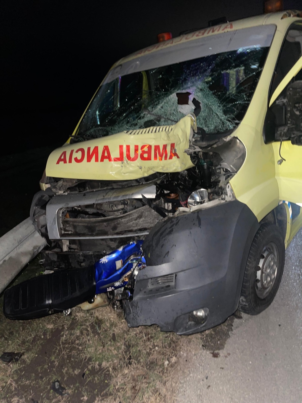 Incendian ambulancia en Barahona tras presuntamente atropellar y provocar la muerte de un joven