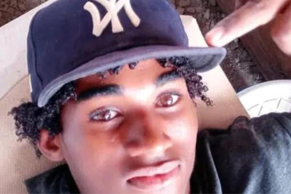 Un joven identificado como José Carlos Vargas, conocido como “Joselito”, de 23 años, resultó asesinado a tiros por personas aún no identificadas en Miches.