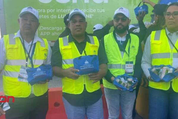 Interior y Policía entrega botiquines conductores en estaciones de peajes. (foto, fuente externa)