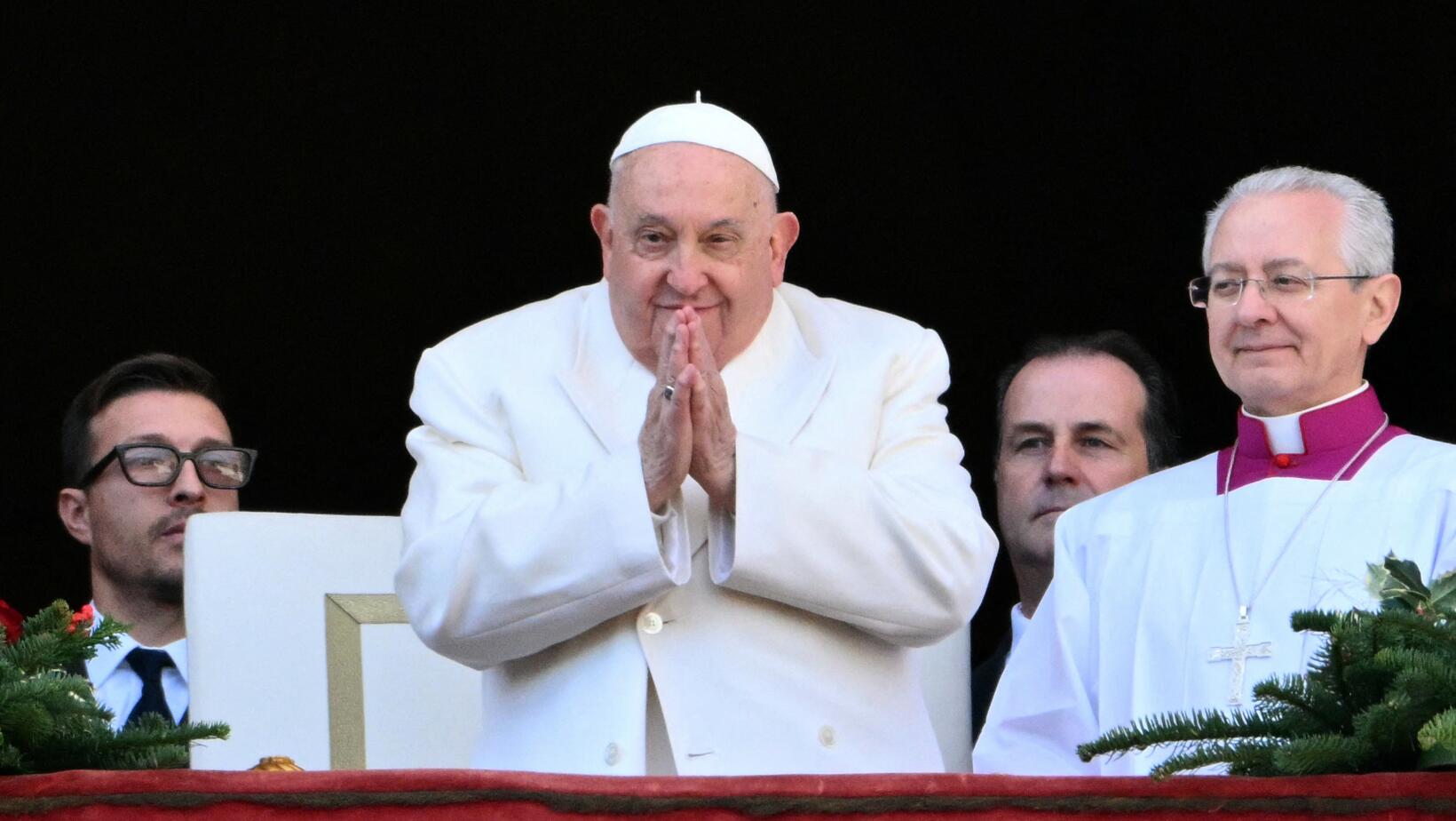 Papa Francisco insta a superar divisiones en su Urbi et Orbi