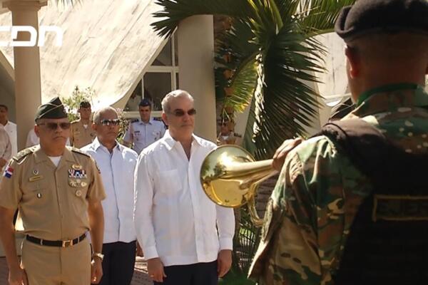 El presidente Luis Abinader anunció que otorgará plan máximo de seguro de salud a militares pensionados y prometió aumento de sus pensiones. Foto: CDN Digital