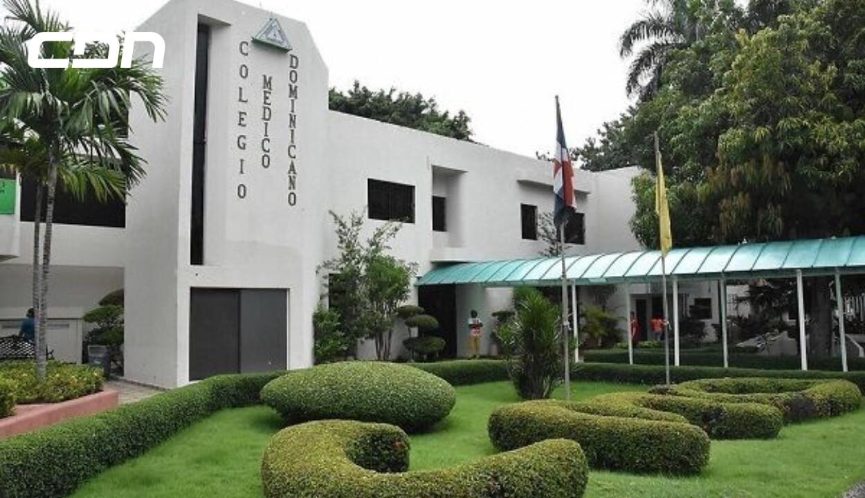 Acusan al director SNS de intentar excluir más de dos mil médicos