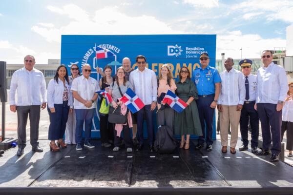 David Collado anunció la llegada de una cifra histórica en el turismo nacional: 11 millones de visitantes, superando los diez del 2023.