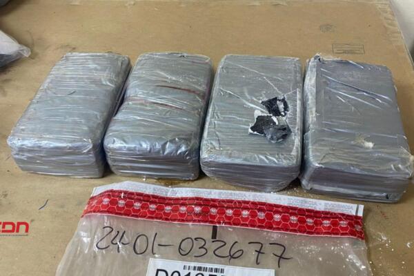 DNCD incauta cuatro paquetes de presunta cocaína en Puerto de Santo Domingo.(foto, fuente extrna)
