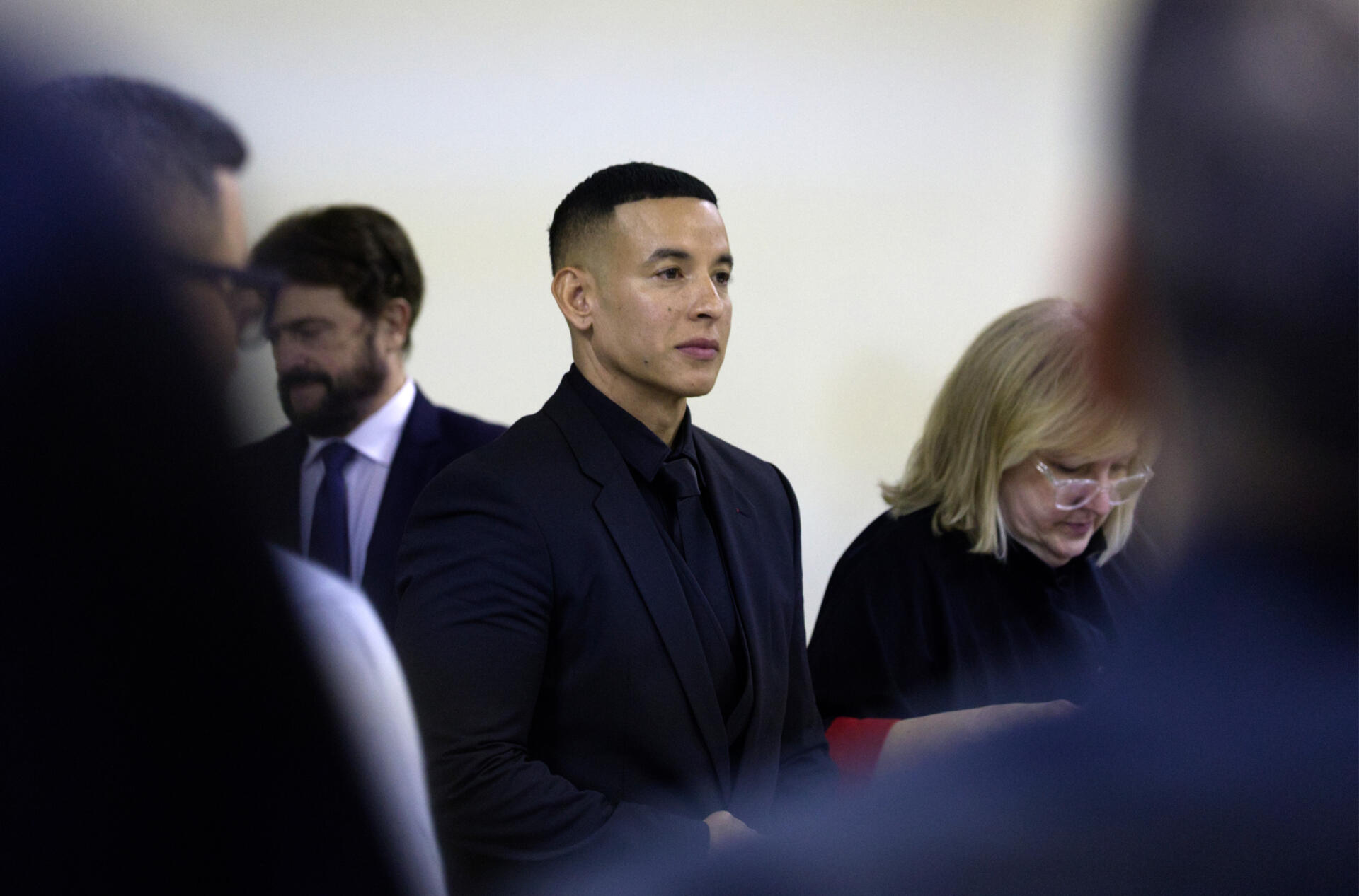 Juez amplía plazo para esposa de Daddy Yankee