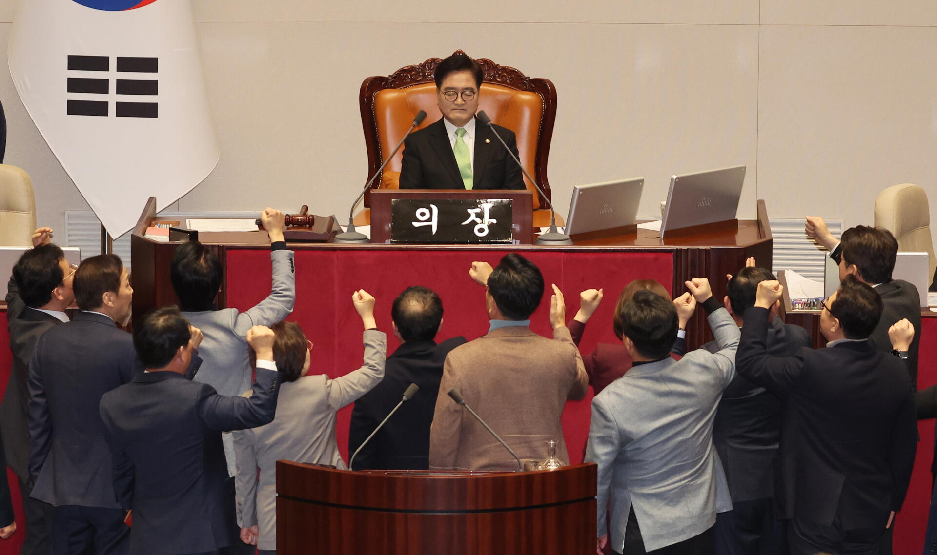 Parlamento de Corea del Sur destituye al presidente interino