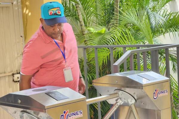 El Minerd autorizó en esta semana la implementación de un sistema de control de asistencia escolar en escuelas de Santiago.