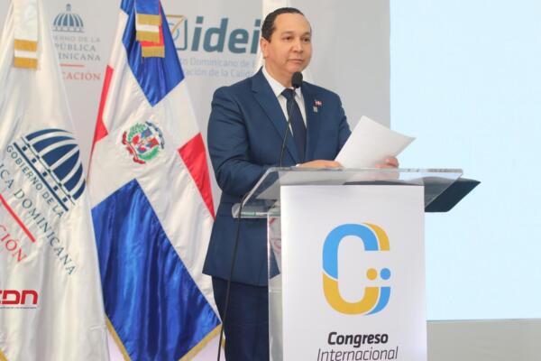 Dr. Jesús Antonio Andújar Avilés, director ejecutivo del Instituto Dominicano de Evaluación e Investigación de la Calidad Educativa