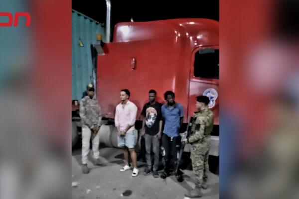 Dominicano y nacionales haitianos detenidos en Dajabón.