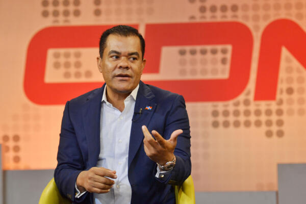 Elías Báez, director de la DIDA dijo que la institución recibe 500% más de llamadas al día desde que inició asistencia 24 horas (foto: Félix de la Cruz)