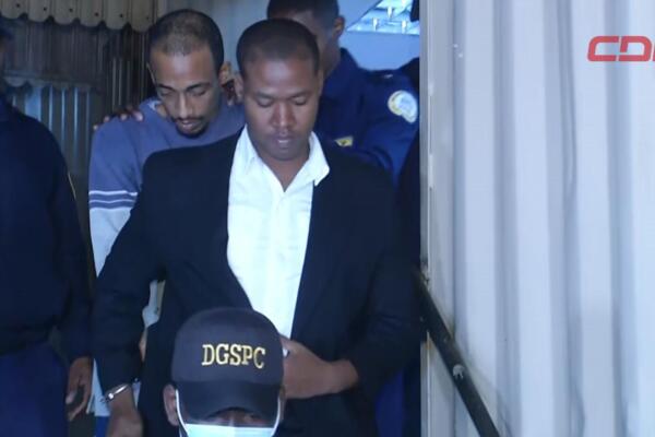 12 meses de prisión preventiva, como medida de coerción, en contra del capitán de la Fuerza Aérea de la República Dominicana, Fraulin Gabriel Pérez Camacho y del civil, Stiven Herrera, alias Wilito, imputados por el asesinato del segundo teniente de la FARD Bienvenido Reyes Chalas.