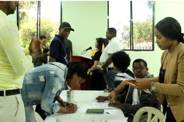 Gobernación de San Juan inicia entrega de Bonos Navideños