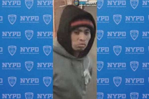 Fotografía difundida por la Policía, del presunto atacante de una mujer este domingo, en Nueva York. 
EFE/ New York Police Department