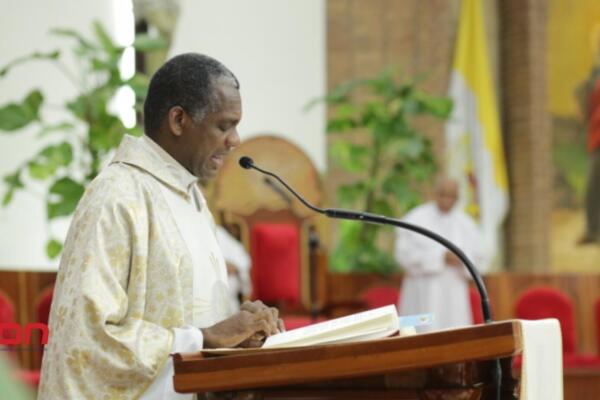 El Padre Wilfredo Montaño, conocido cariñosamente como 