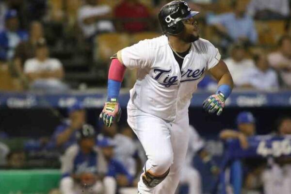 Juan Francisco despedido del Licey