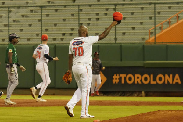 Jumbo Díaz se retiró del béisbol