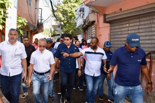 Fellito Suberví, lideró una jornada de limpieza de cañadas con la Caasd en sectores del Distrito Nacional y la provincia Santo Domingo.