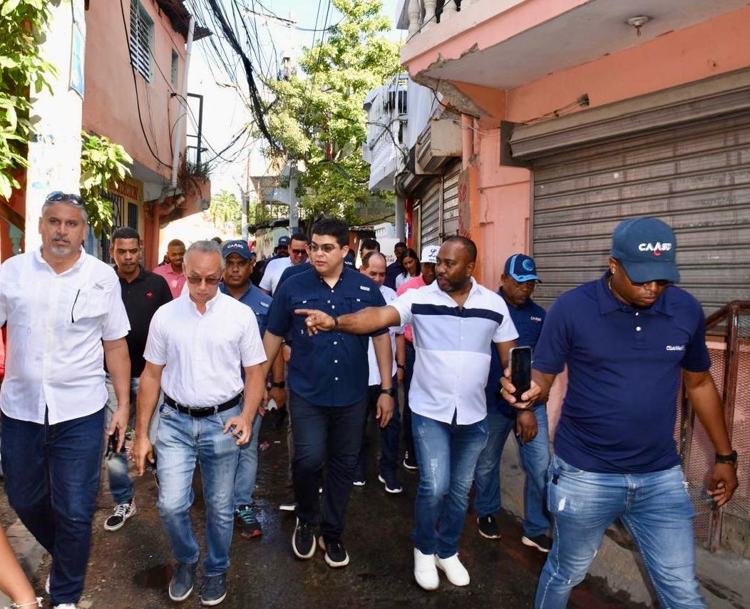 Fellito Suberví, lideró una jornada de limpieza de cañadas con la Caasd en sectores del Distrito Nacional y la provincia Santo Domingo.