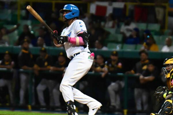 Las Águilas Cibaeñas y los Tigres del Licey juegan hoy su segundo partido de la Serie de Titanes, pautado para iniciar a las 1 de la tarde.