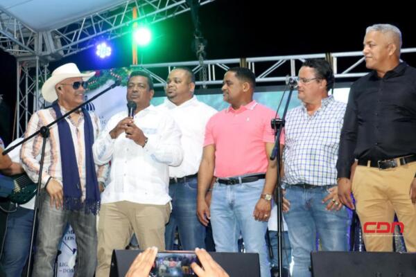 El alcalde, Junior Santos, agradeció al presidente, Luis Abinader, y las autoridades de la Liga y Fedomu. Foto: Fuente externa 