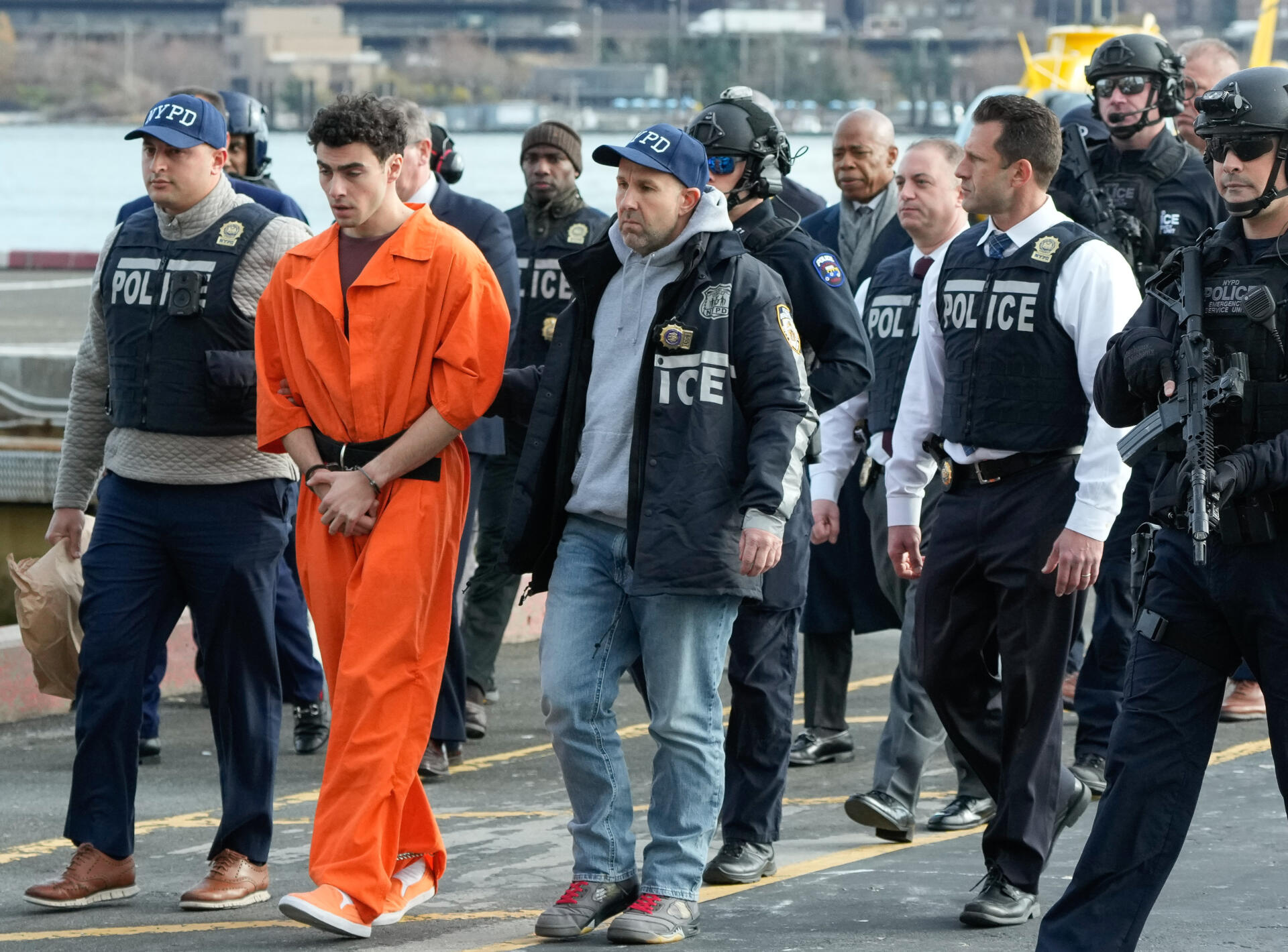 Mangione es acusado de cargos federales en Nueva York