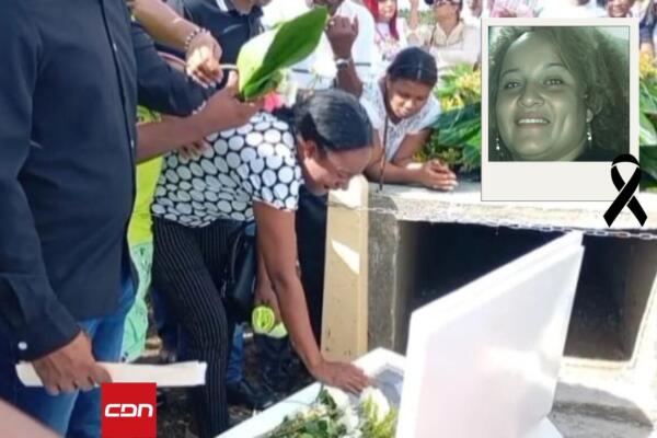 En Los Alcarrizos, sepultaron los restos de Mercedes Rosa Nova muerta de un disparo de escopeta a manos de su expareja el pasado día 25.