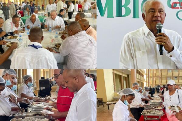 Almuerzo navidenno en Nagua, junto al ministro Administrativo de la Presidencia y comunitarios.