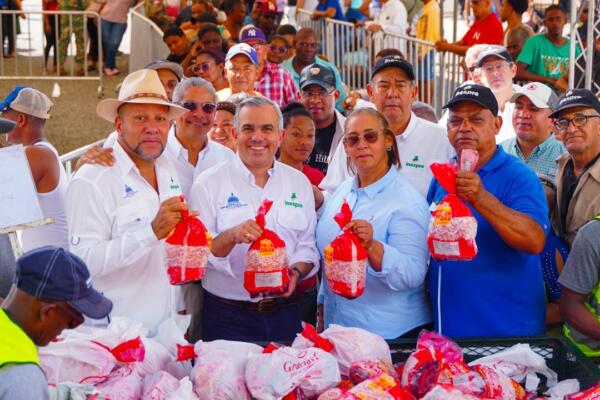 Más de 50 variedad de productos y dos combos especiales se vendieron en la feria “Navidad del Cambio con el Inespre 2024”.