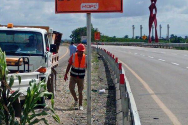 El Ministerio de Obras Públicas y Comunicaciones (MOPC) hizo un llamado a los conductores que se desplazan por las distintas carreteras del país.