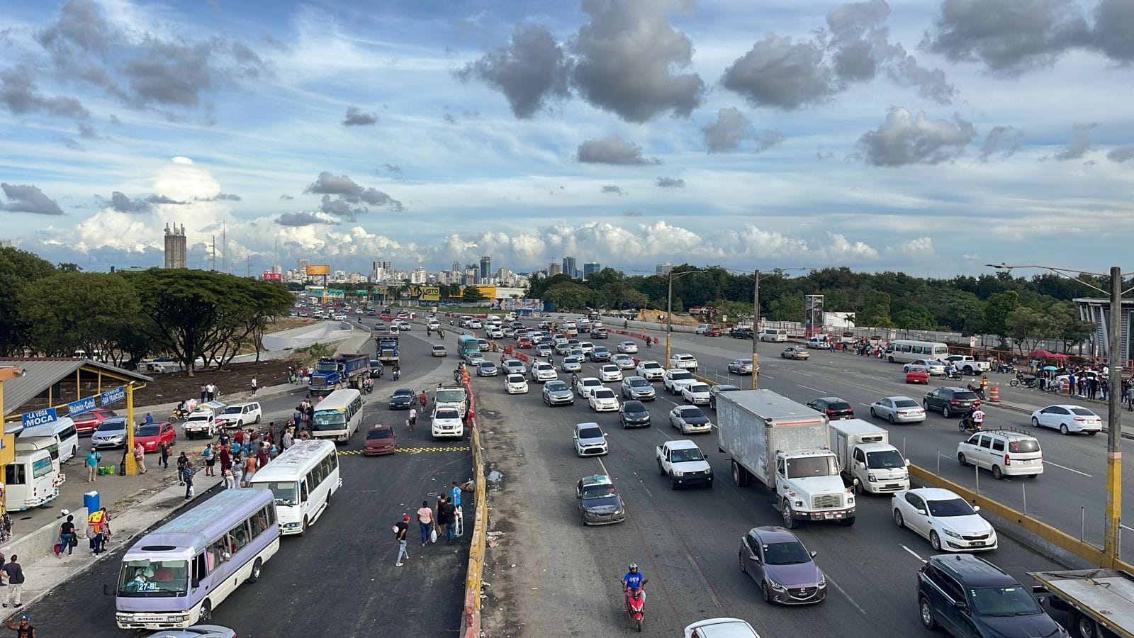 Obras Públicas habilita dos nuevos carriles en la Autopista Duarte