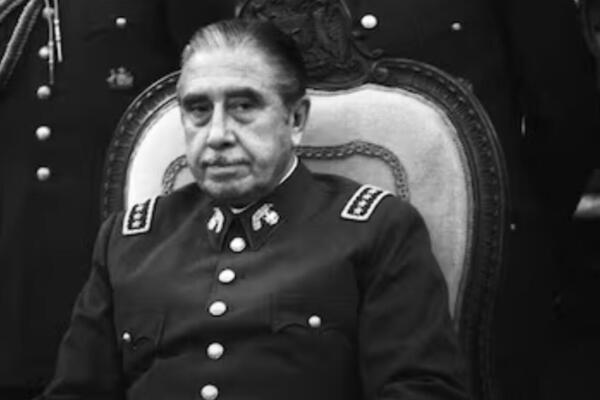 Augusto Pinochet fue un militar y dictador chileno que gobernó desde 1973 hasta 1990.  Murió el 10 de diciembre de 2006, un día como hoy.
