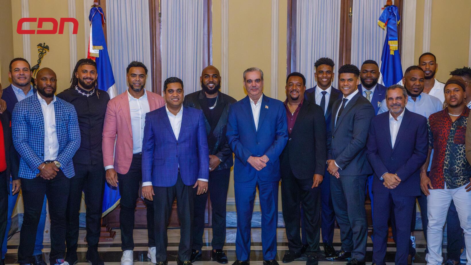Presidente Abinader destaca rol de peloteros como líderes comunitarios en encuentro navideño