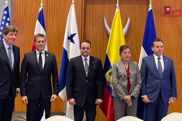  El ministro de Industria, Comercio y Mipymes, Víctor -Ito- Bisonó, encabezó la delegación dominicana, acompañado del viceministro de Zonas Francas y Regímenes Especiales, Johannes Kelner.