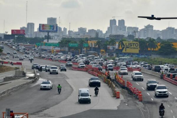 El Intrant informó que debido a la colocación de drenajes en el kilómetro 9 de la autopista Duarte, el tránsito ‘‘se tornará lento.’’