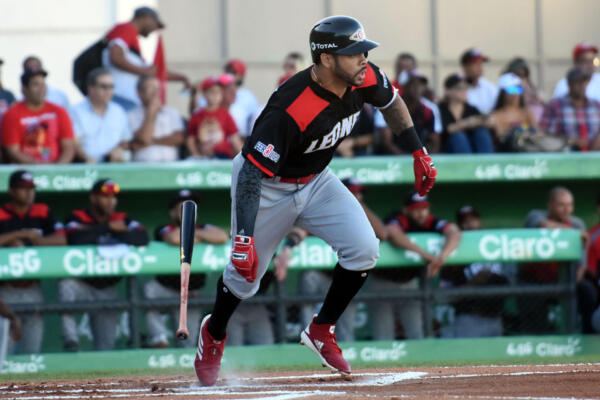 Pham, de 36 años, viene de jugar este año con los Medias Blancas de Chicago, Cardenales de San Luis y Reales de Kansas City, acumulando promedio de .248 con 9 jonrones, 39 empujadas, 20 dobles y 3 triples en 116 partidos.