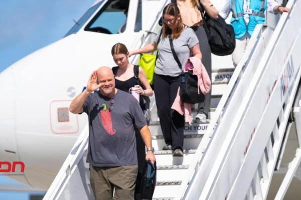 República Dominicana celebró un hito histórico este domingo al recibir al turista número 11 millones, Bruce Pirt. (foto, fuente externa)
