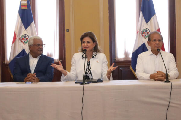 Vicepresidenta entrega Bonos Navideños a juntas de vecinos a través de gobernaciones