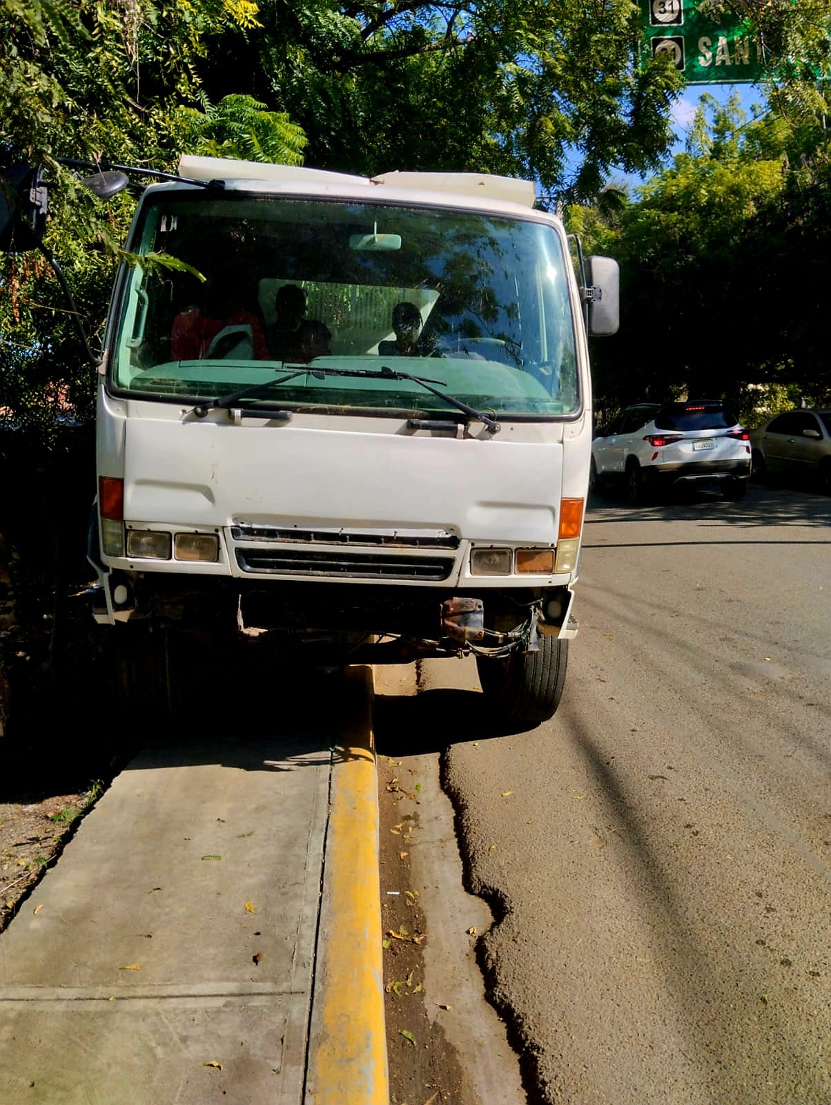 Detienen conductor de camión con cinco nacionales haitianos en Montecristi