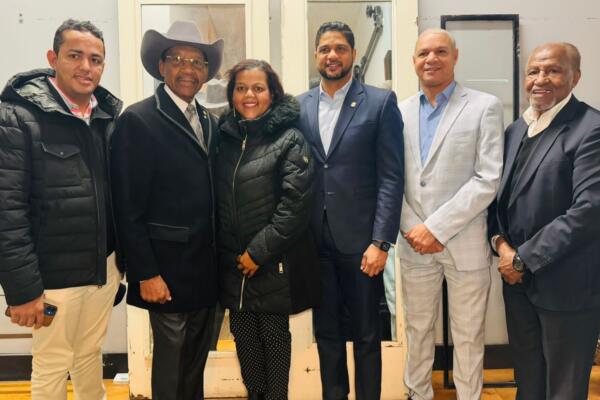 El senador por el PRM en San Cristóbal, Gustavo Lara Salazar, arribó a New York para sostener un encuentro con los dominicanos representantes.