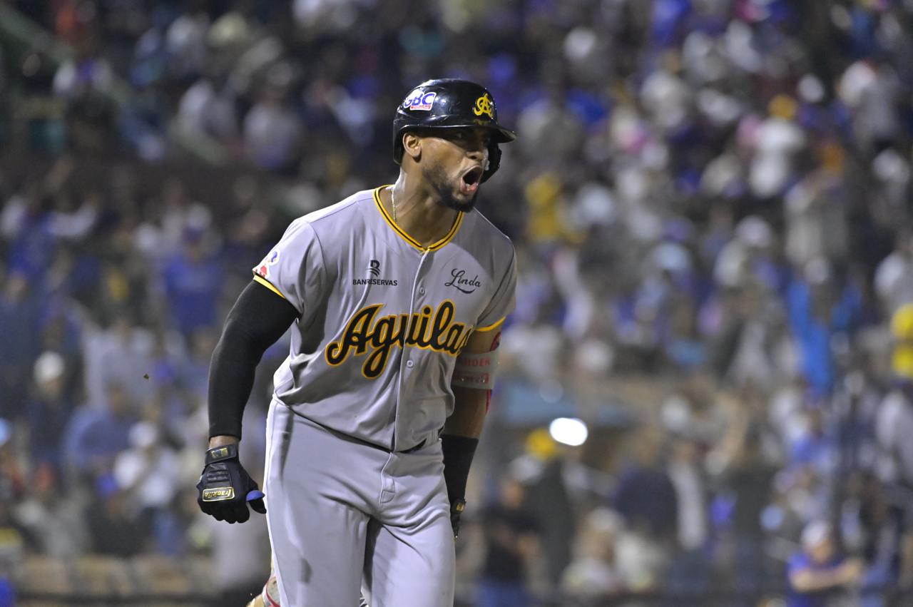 Águilas vencen a Tigres en dramático partido y se quedan solos en 3er lugar