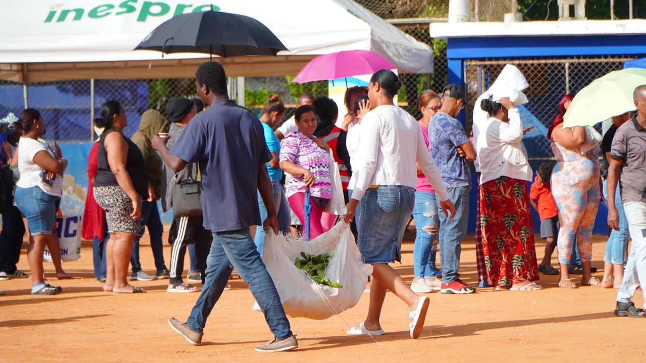 Residentes de Santo Domingo Este manifiestan satisfacción con la Feria Navidad del Cambio con el Inespre