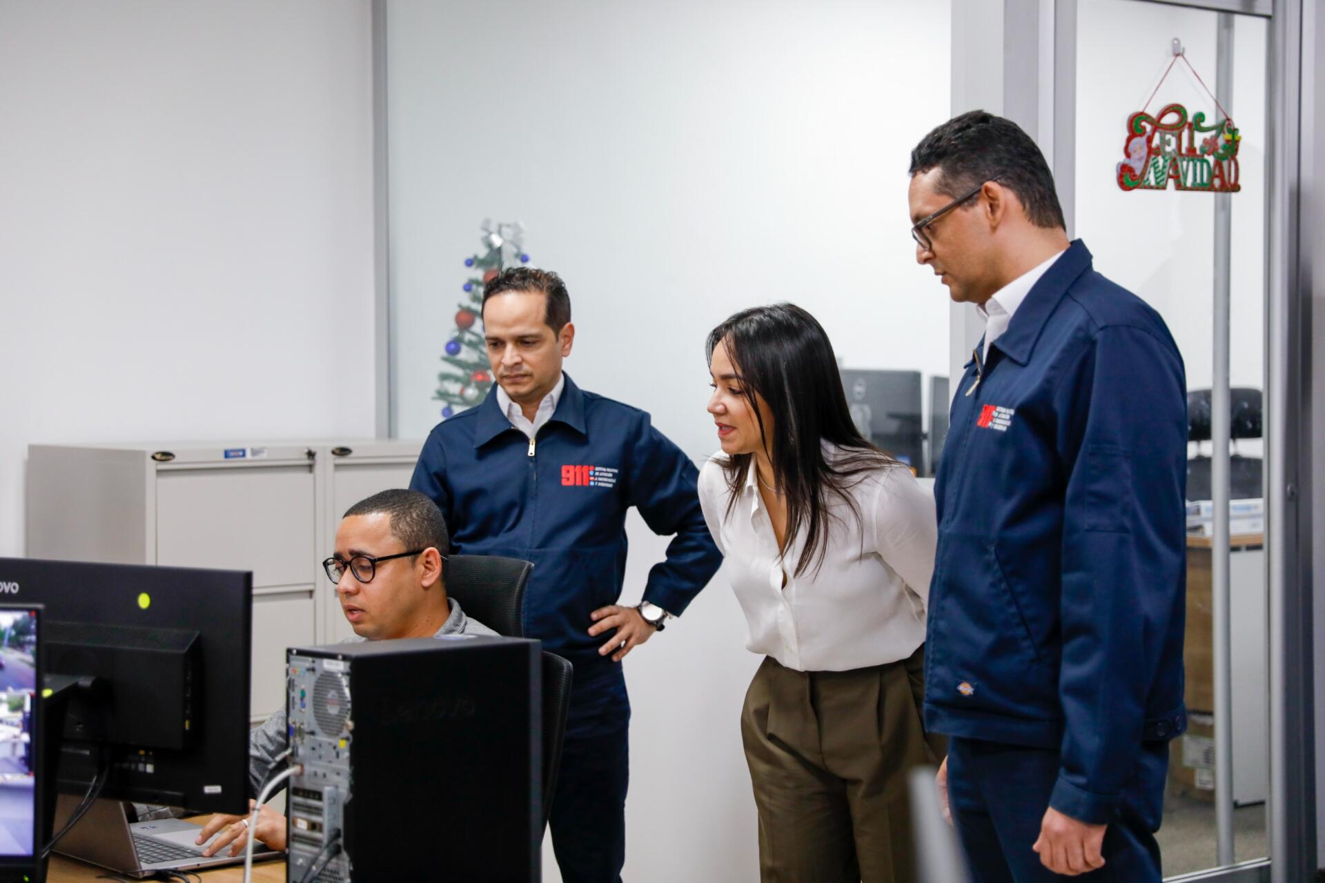 Ministra de Interior y Policía conoce innovaciones tecnológicas del 911