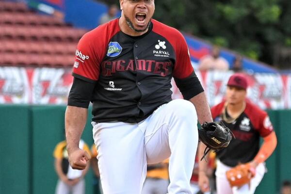 Willy Peralta lanzó en grande por los Gigantes frente a las Águilas