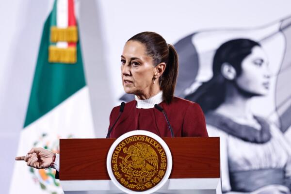 La presidenta de México, Claudia Sheinbaum, habla durante una rueda de prensa este miércoles, en Palacio Nacional en Ciudad de México